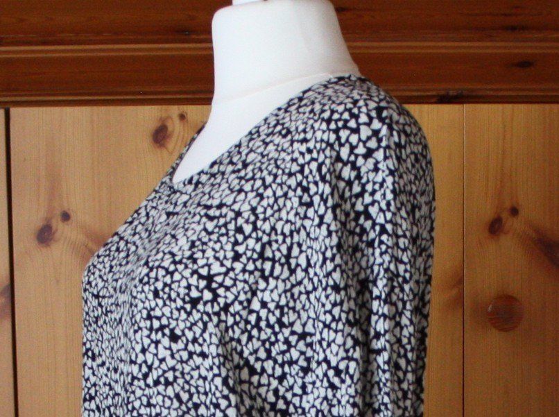 Camicette: Bluse Langarm schwarz - weiss Gr. XL – Usato da Flüelen venduto da Diversicum-Curvy 4