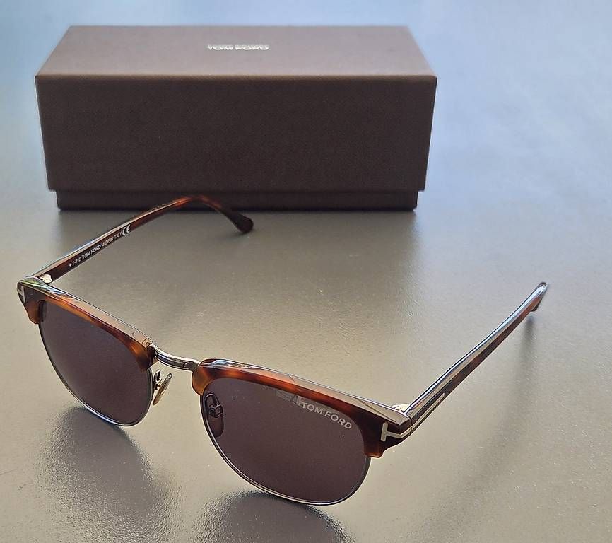 Occhiali & Lenti: Tom Ford lunette de soleil valeur 450chf – Usato da Boussens venduto da tot_6kjh 2