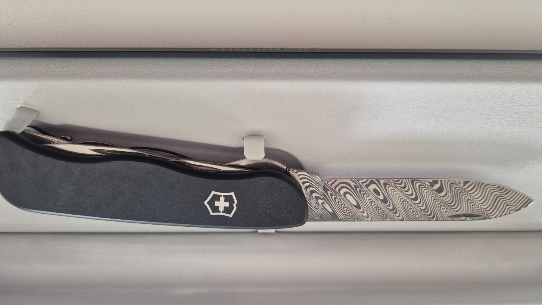 Victorinox Taschenmesser: Victorinox 2017 Limited Edition Damastmesser – Neu und originalverpackt aus Rhäzüns von Line85 2