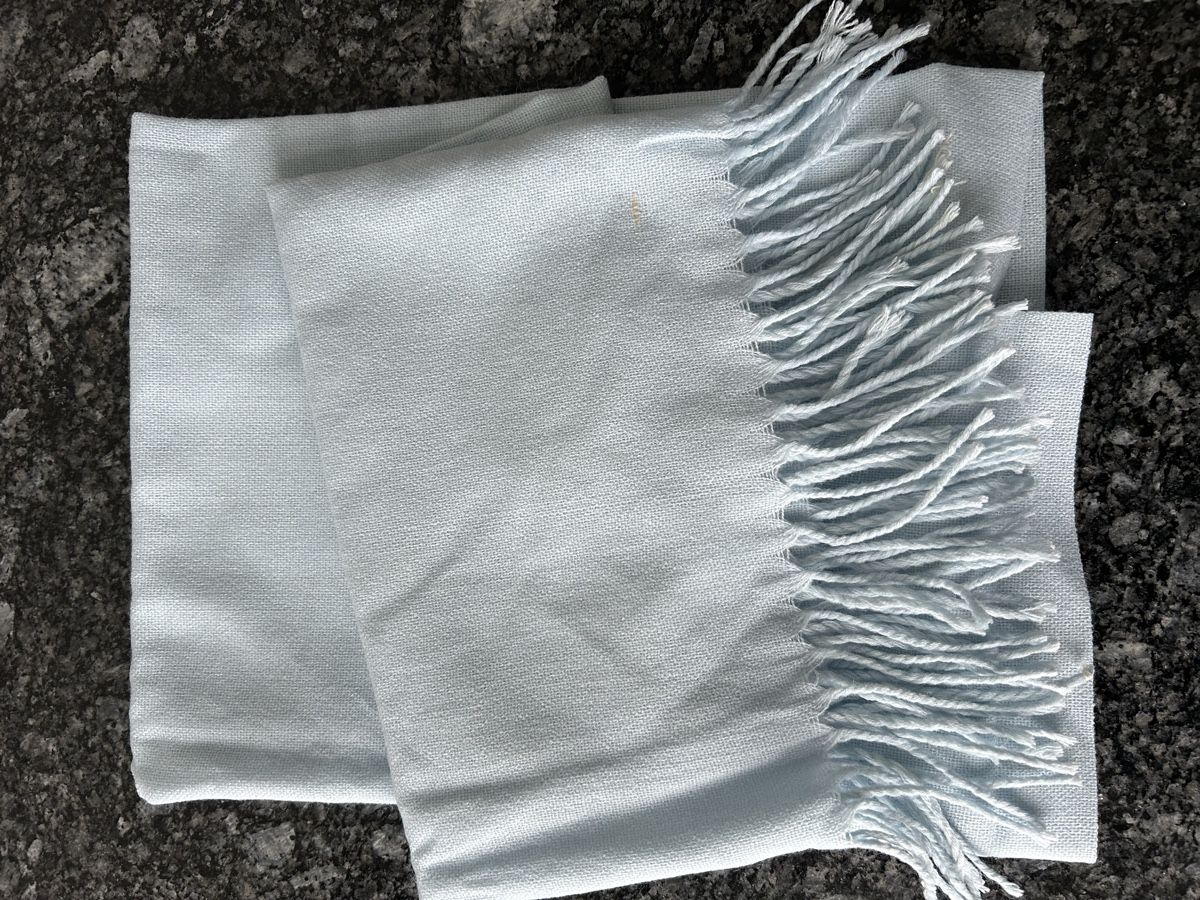 Foulard & Sciarpe: Light Blue Schal (New) – Nuovo (secondo la descrizione) da Zürich venduto da Sophie0569 1