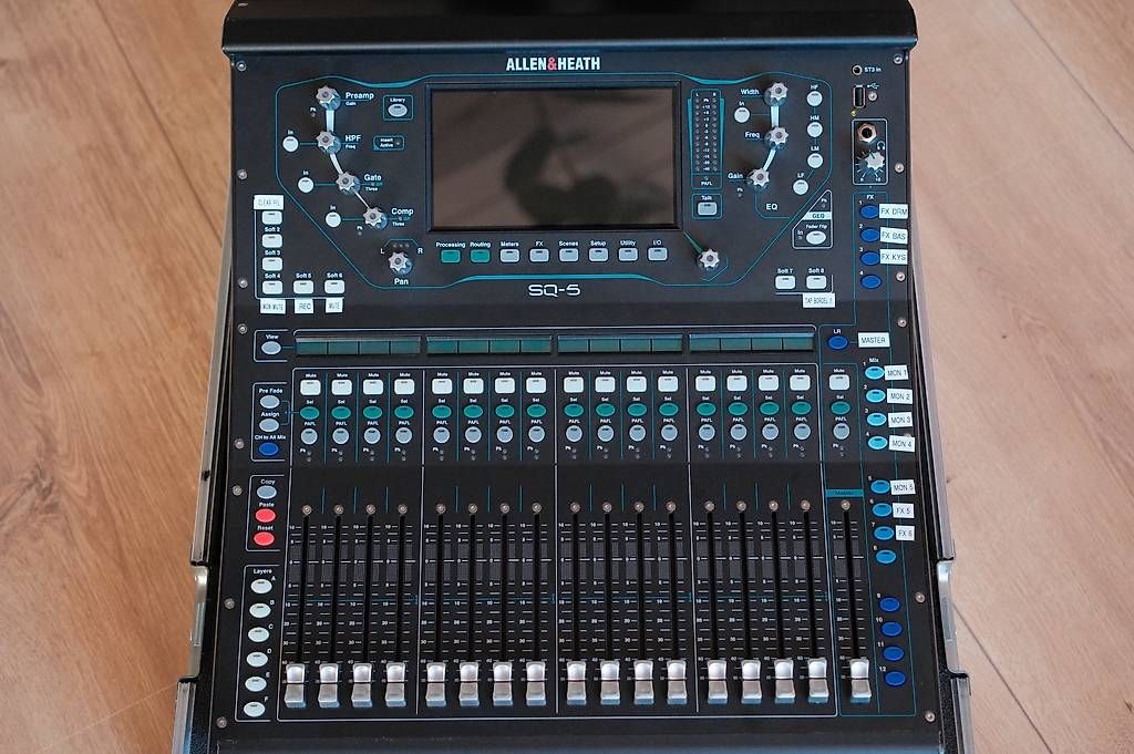 Allen & Heath Console di mixaggio: Allen & Heath SQ5 – Usato da Lausanne venduto da juliencarrera.1991 1