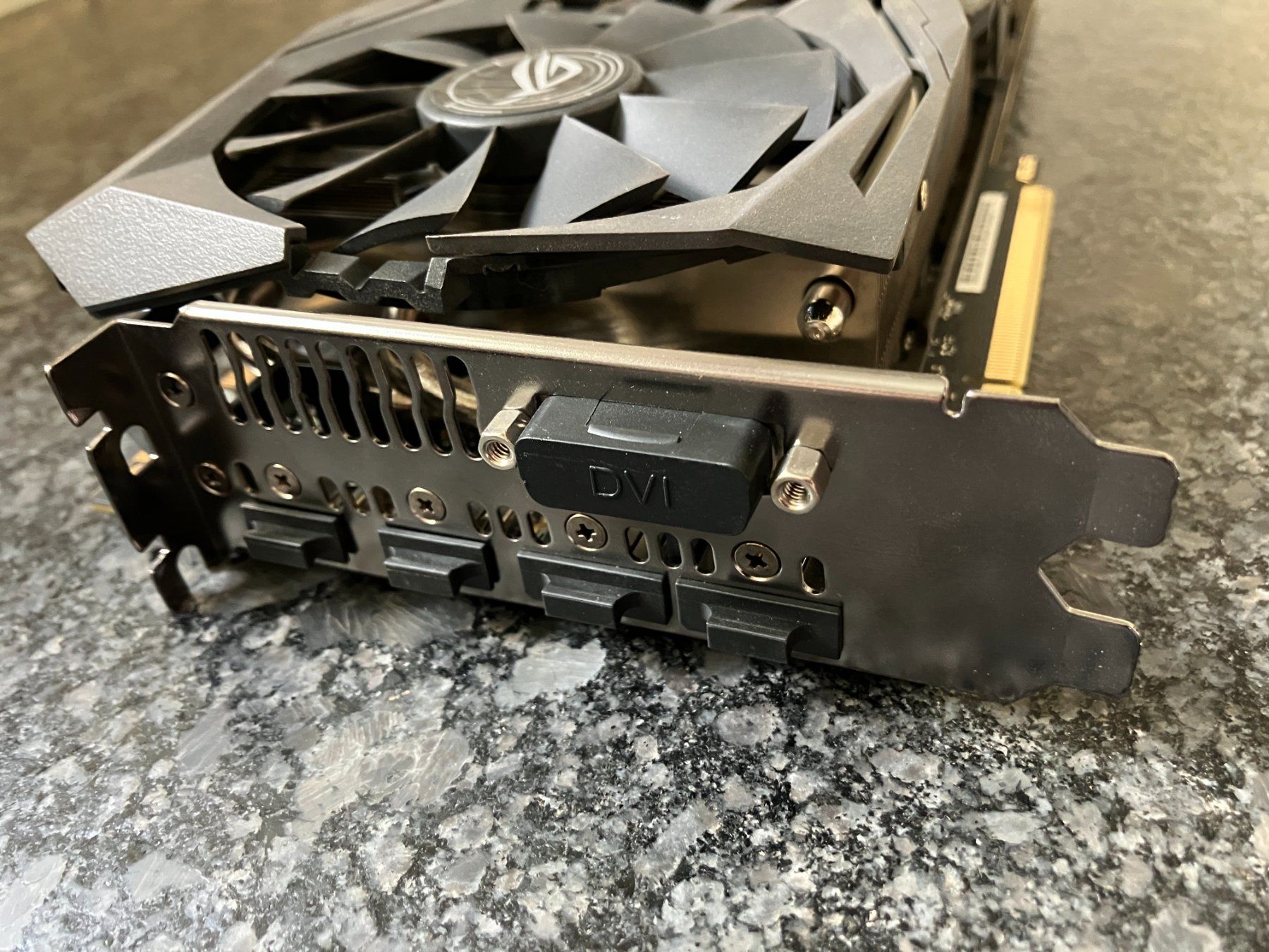 Asus Schede grafiche: GTX 1080ti Asus, 11GB – Usato da Kleinwangen venduto da Suelei83 1