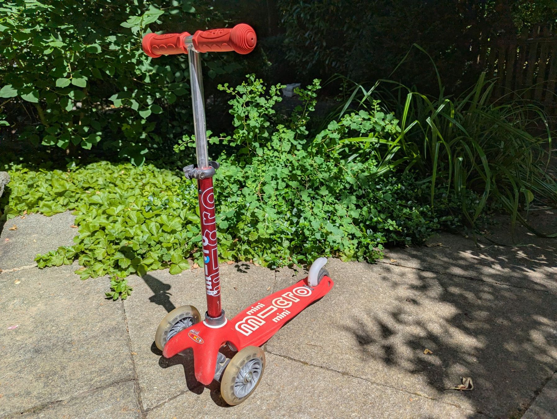 Micro Veicoli per bambini: Mini Micro LED Kinder-Trottinett (Rot) – Usato da Bern venduto da bababux 5