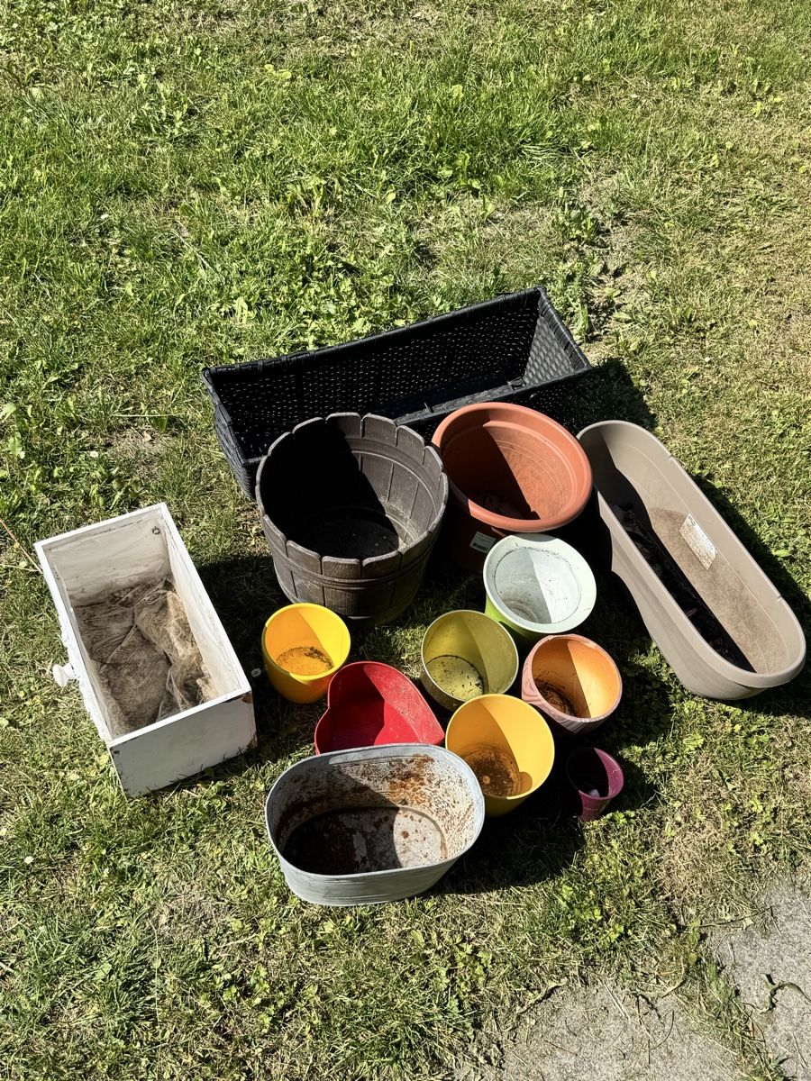Blumentöpfe: Garden Pots and Planters assorted sizes used condition – Gebraucht aus Seuzach von Wolf936 2