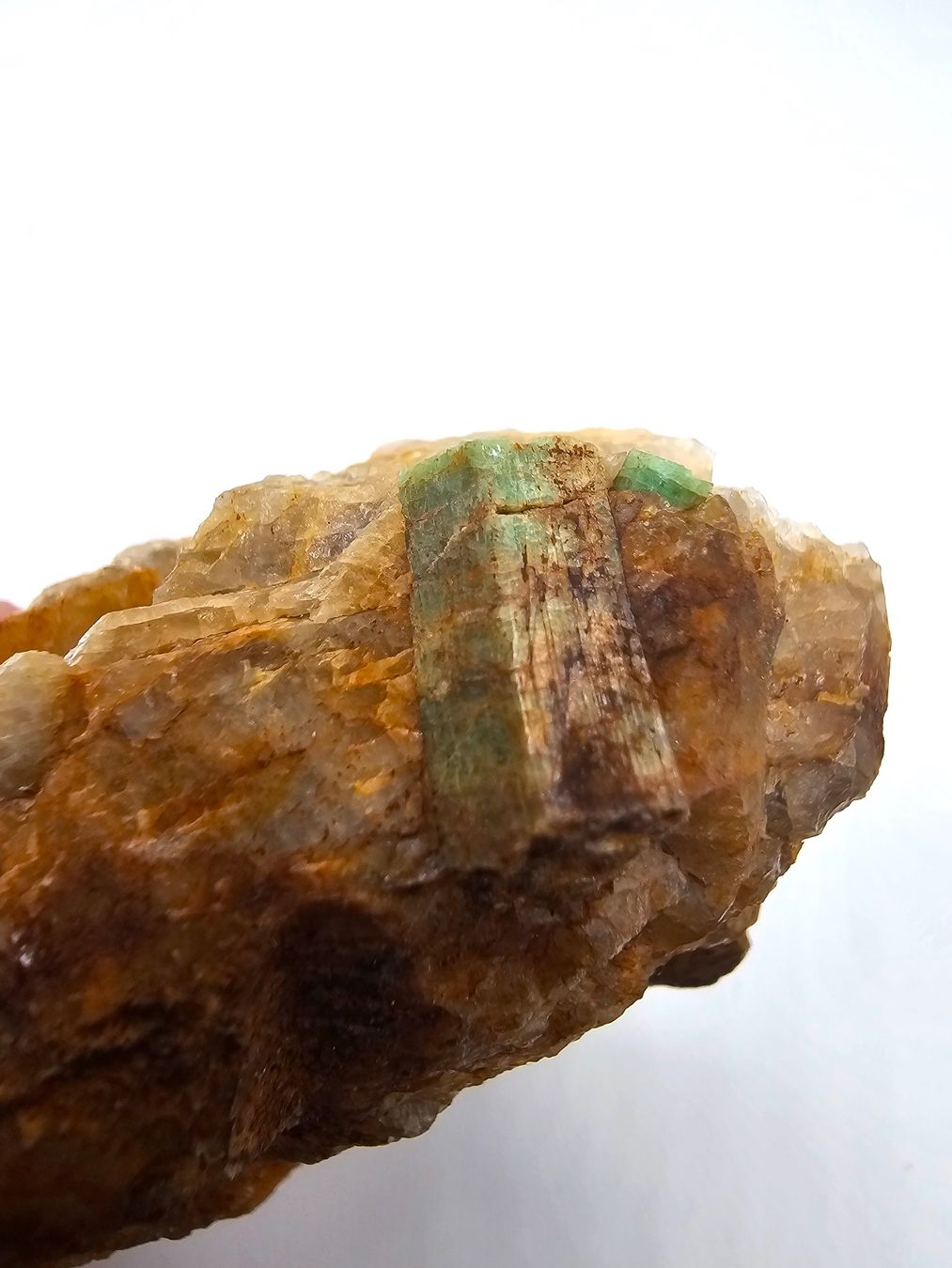 Minerali & Pietre curative: Beryl (Var: Emerald), Quartz – Usato da Figino venduto da panshop 5
