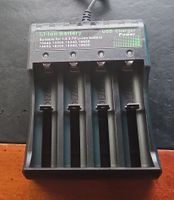 Chargeur Li-ion 4 batteries