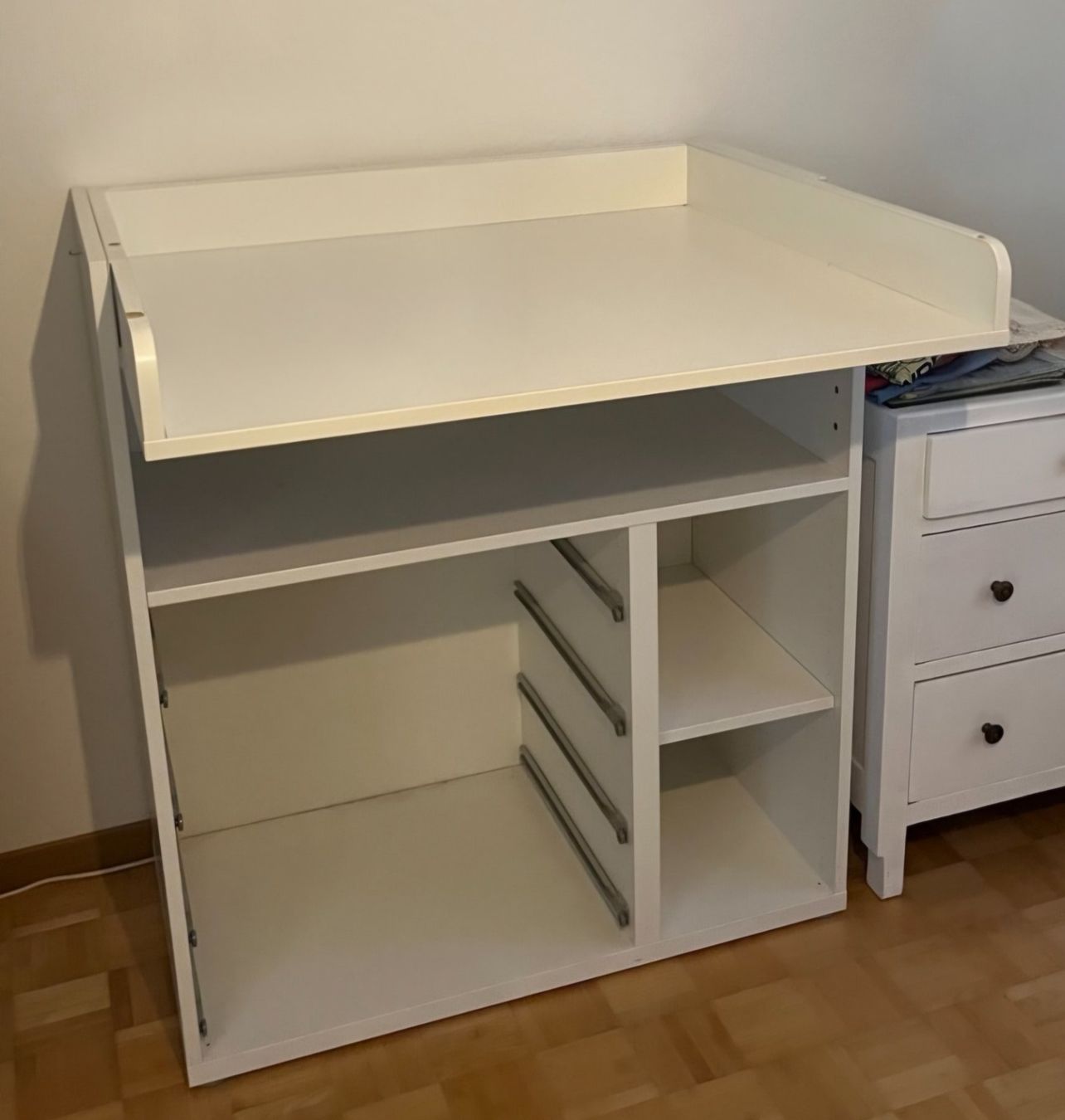 Ikea Wickeltisch & Zubehör: Wickelkommode Weiss mit Schubladen gebraucht – Gebraucht aus Zürich von chr_6zmq