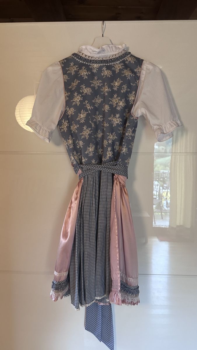 Krüger Robes: Dirndl von Krüger – D'occasion à Grellingen par isa_6yr8 1