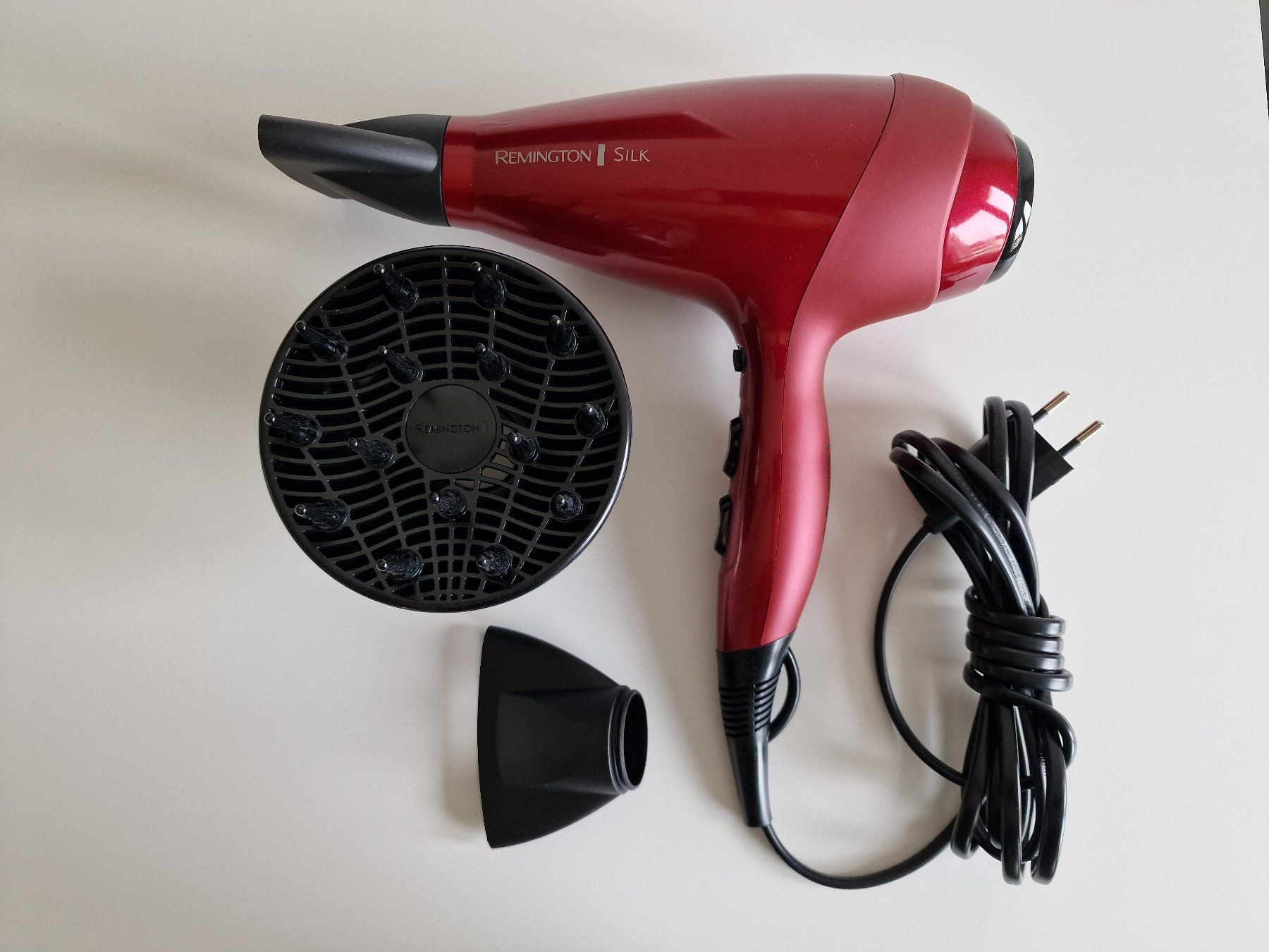 Remington Föhn: Remington AC9096 Silk Haartrockner mit Diffusor 2400W – Gebraucht aus Zürich von Sumsum80