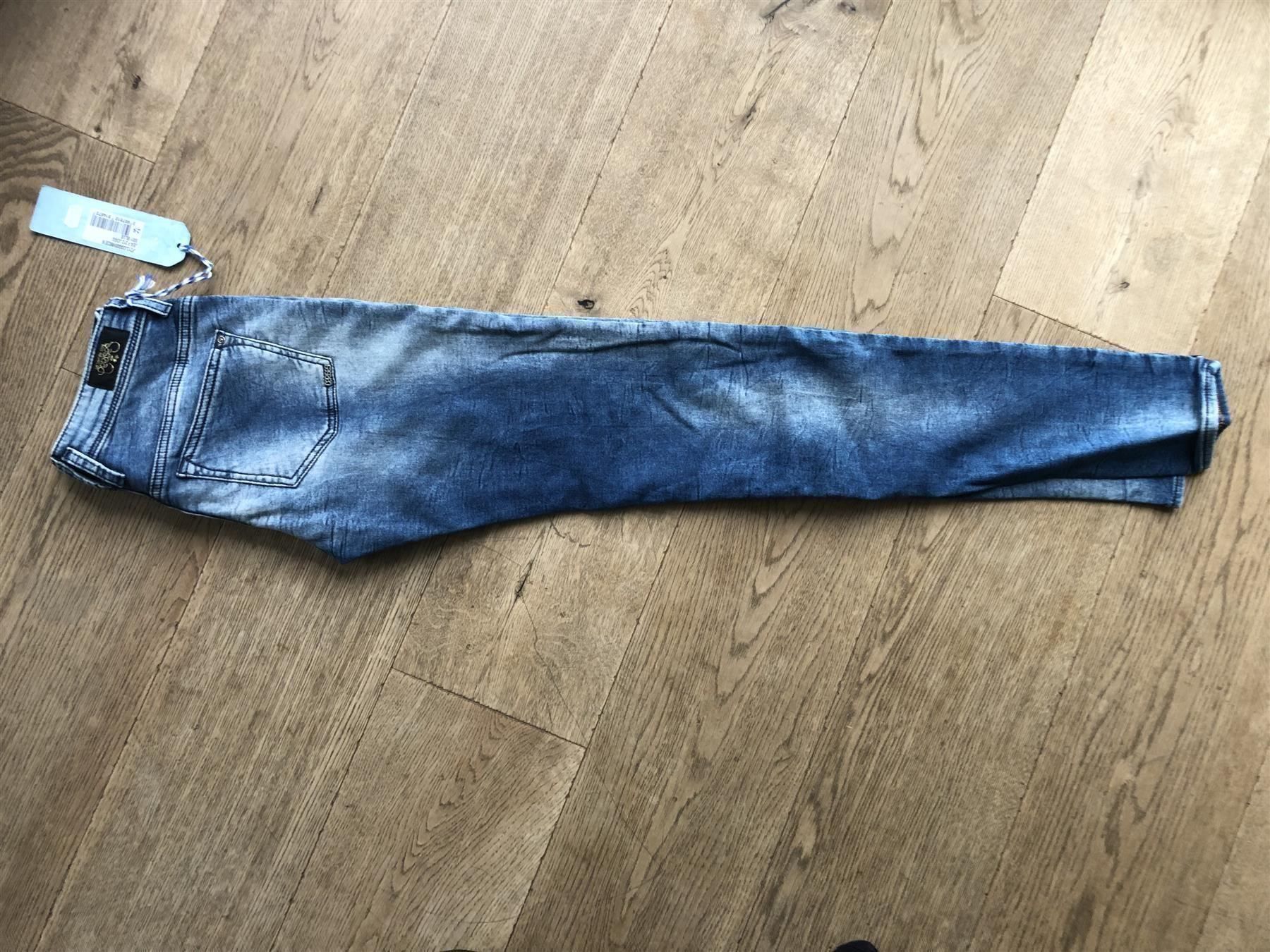 Le Temps Des Cerises Jeans: Jeans, Temps des Cerises --NEU--, 25 – Nuovo (secondo la descrizione) da Stettfurt venduto da outlet72 1