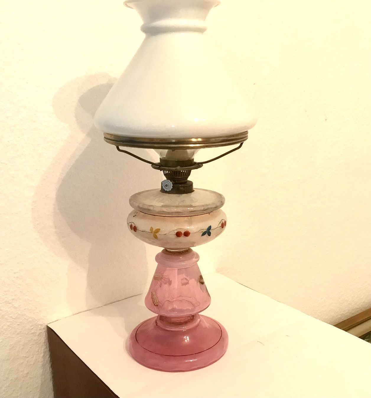Lampade: Wunderbare Petroleumlampe , antik. – Usato da Füllinsdorf venduto da unda2 4