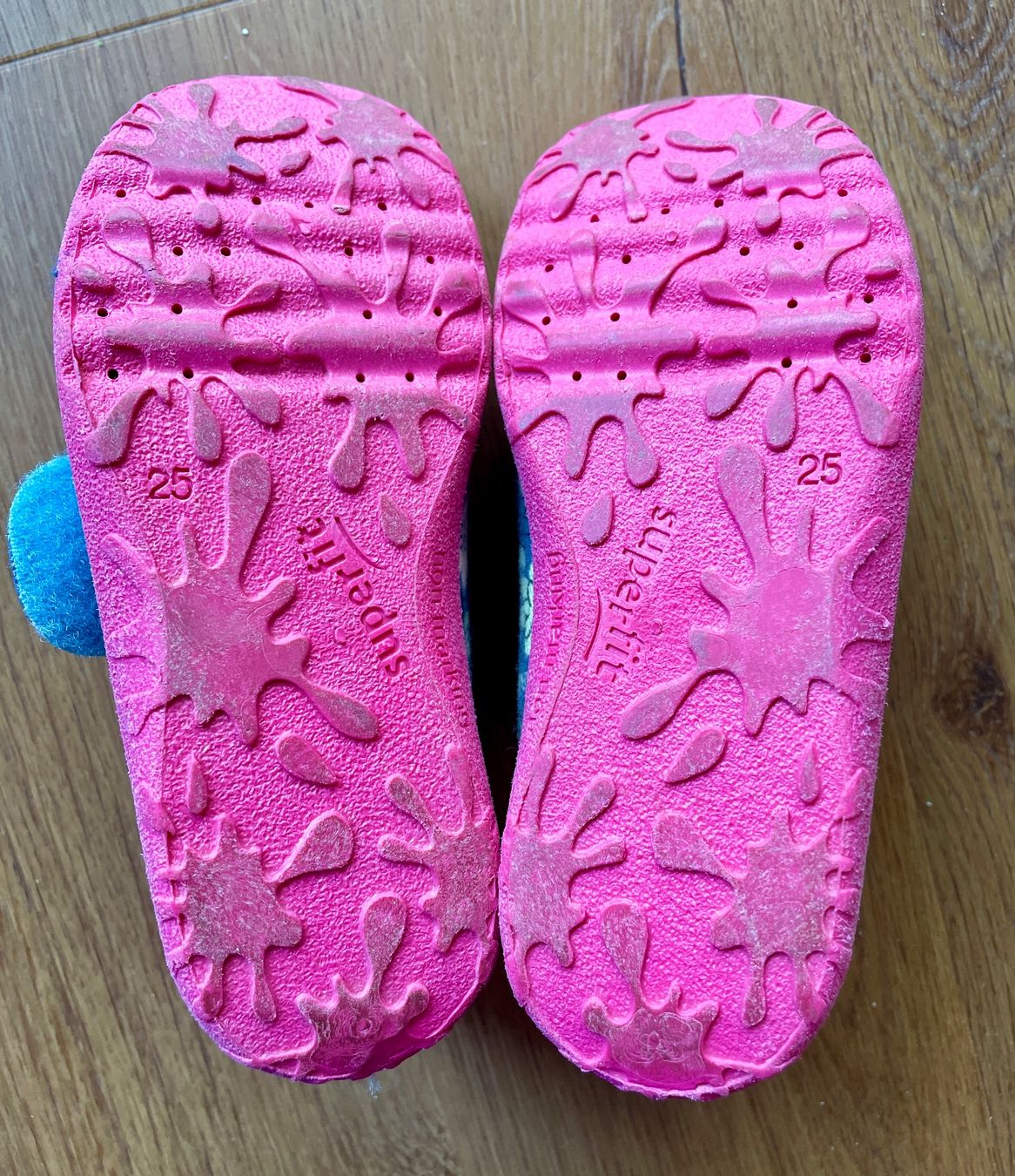 Superfit Scarpe per ragazzi: Finken/ Hausschuhe Superfit, Gr. 25 – Usato da Gümligen venduto da soleil149 3