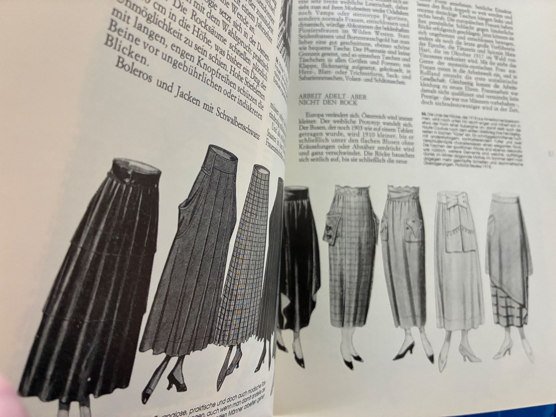 Libri: Röcke und Röckchen Kostüm Mode Antike Kleidung Design – Usato da Aarwangen venduto da nemkin61 4