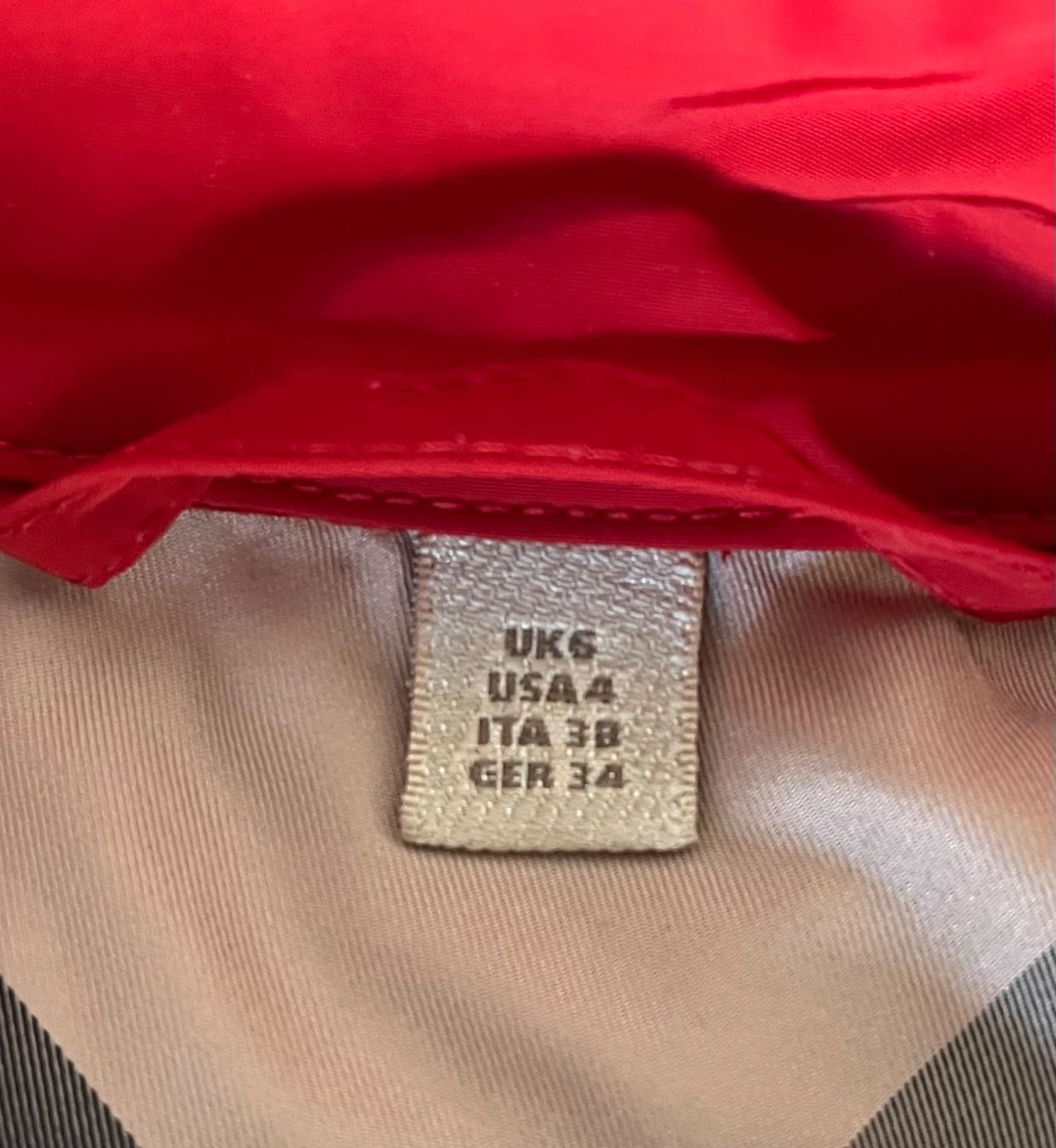 Burberry Cappotti: Burberry Brit, trench rouge, – Usato da Genève venduto da dachaw 5