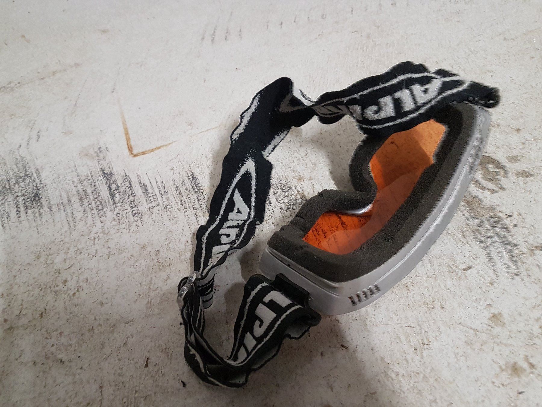 Caschi: Skihelm Gr. 56 inkl. Skibrille – Usato da Dietschwil venduto da FIZENATOR 5