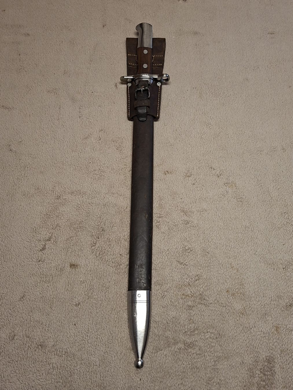Schweizer Armee Armi bianche: Säbelbajonett M1914 mit Lederscheide und Holznut – Usato da Neuenkirch venduto da STMK21 4