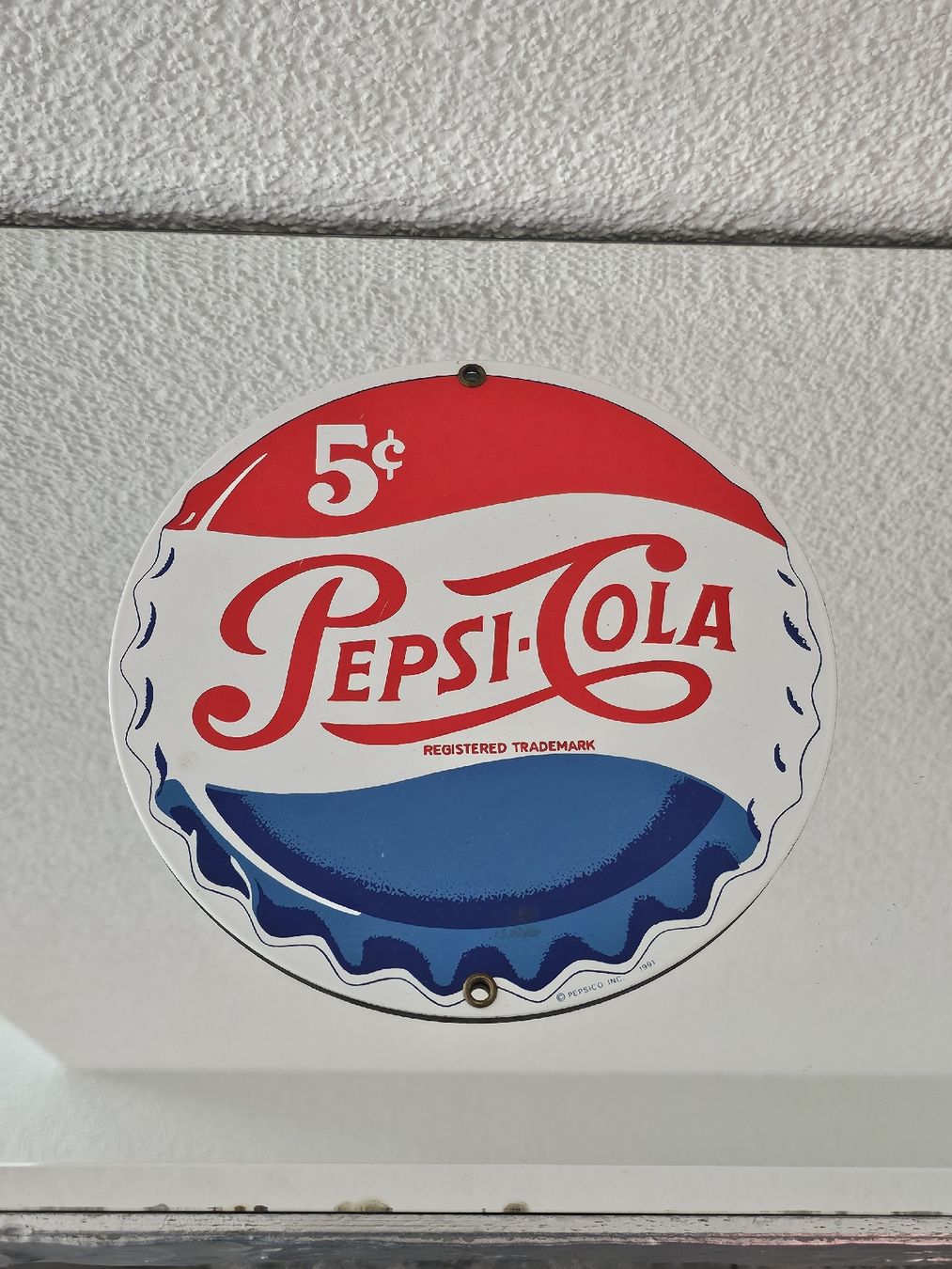 Pepsi Insegne: Pepsi Cola Emaille Werbeschild – Usato da Obergerlafingen venduto da Deluxepoint