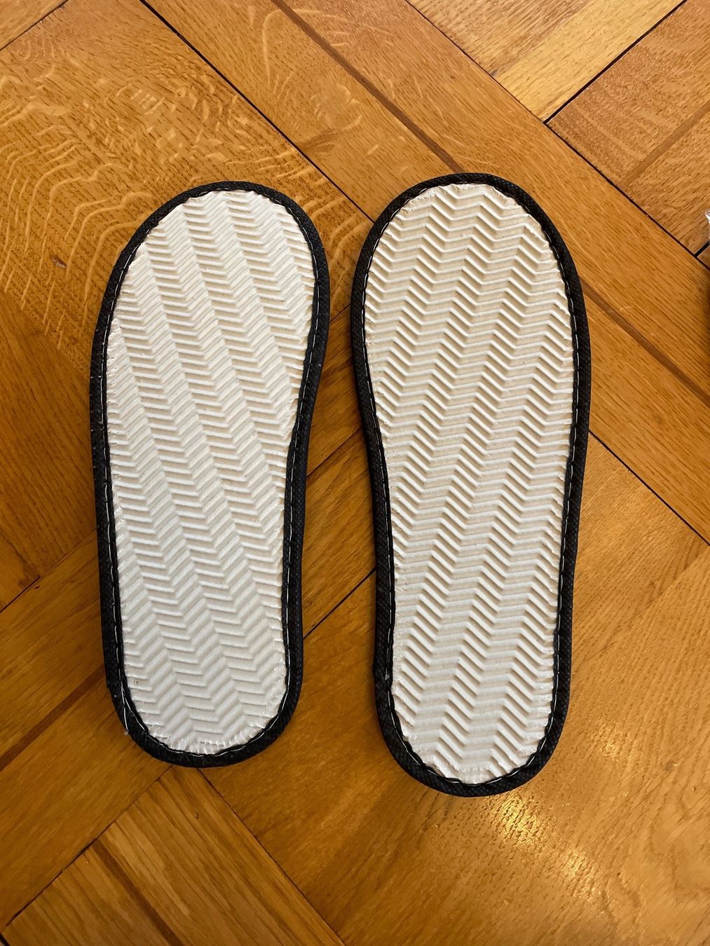 Herrenschuhe: 4 Gästepantoffeln / Pantoffeln NEU – Neu und originalverpackt aus Genève von Livsonman 2