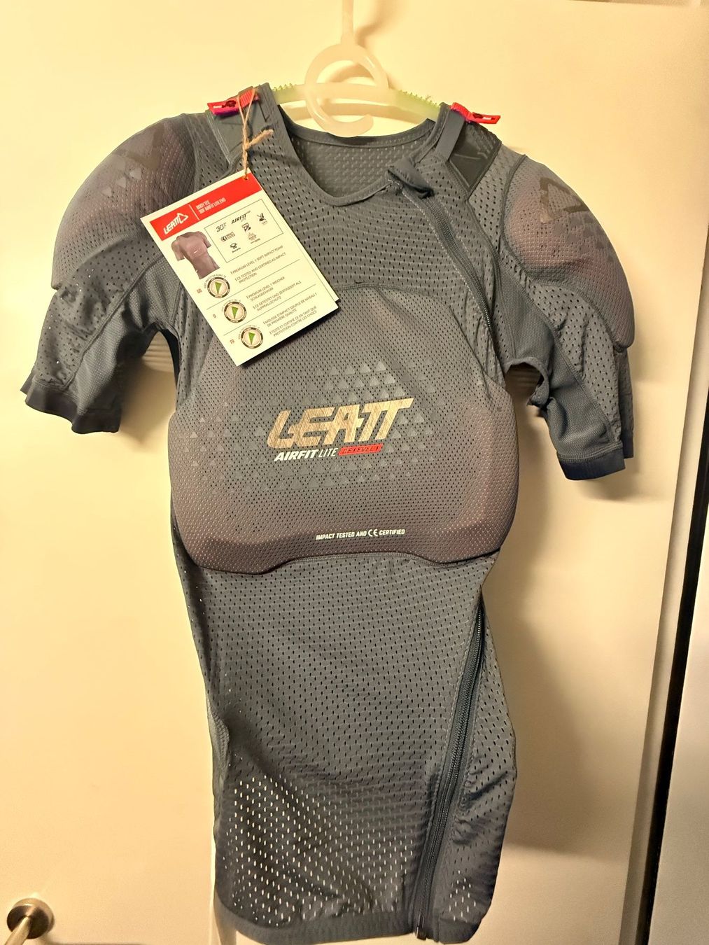 Protezioni & Imbottiture: Leatt Body Tee 3DF AirFit Lite Evo – Nuovo (secondo la descrizione) da Bienne venduto da vaz01