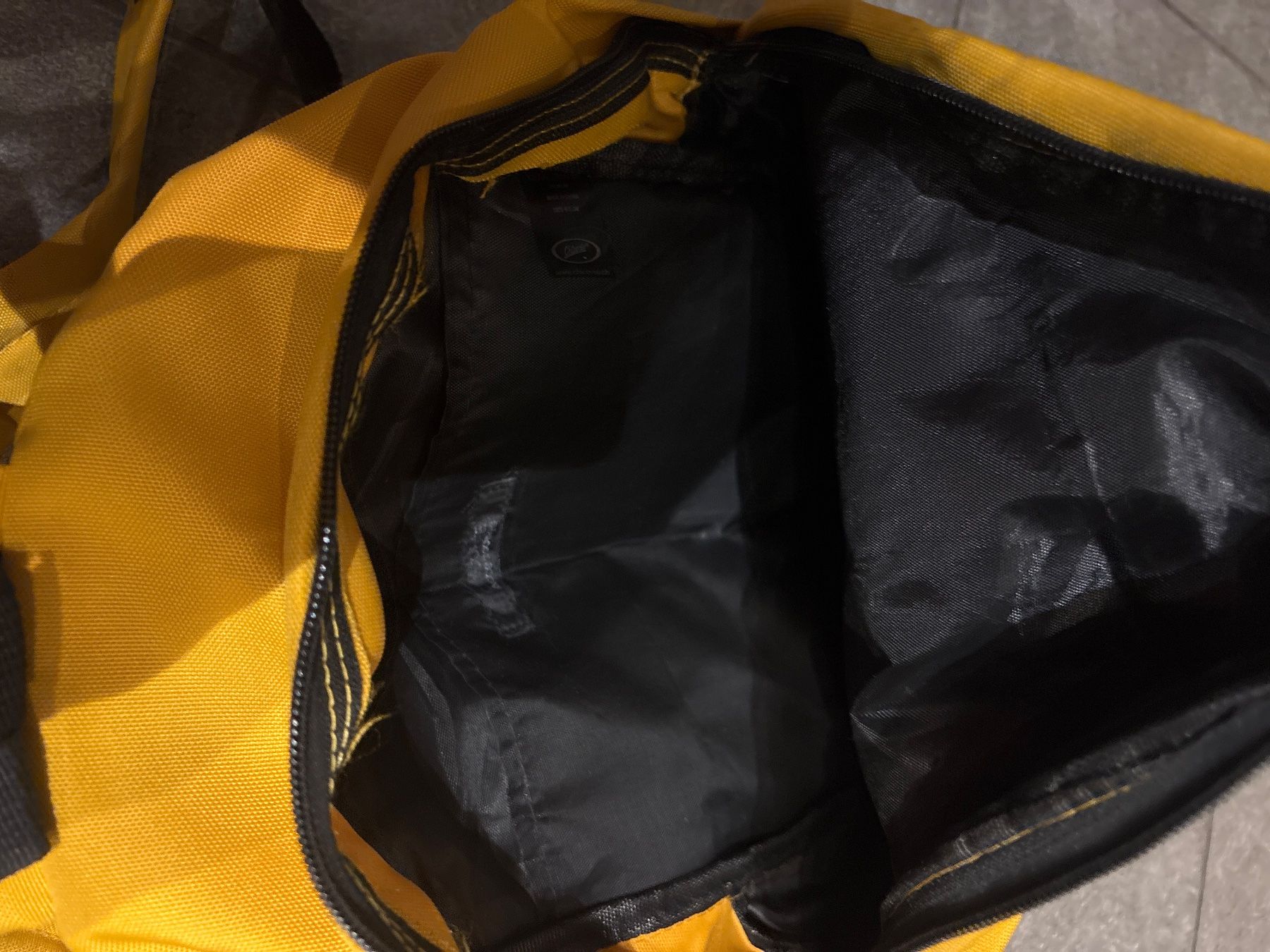 Zaini: Stylischer Rucksack "Do you ever Shine" gelb – Usato da Andwil SG venduto da schmei 3