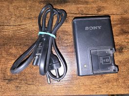Original Sony BC-CSKA Akku Ladegerät - Top Zustand!