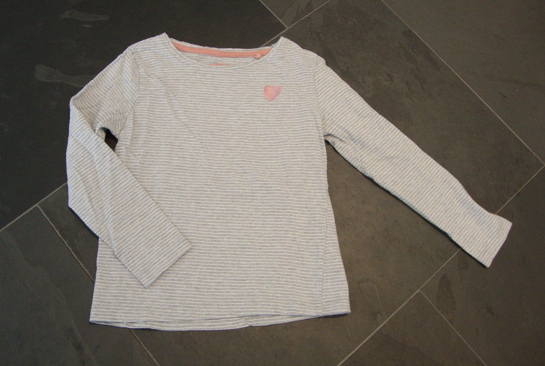 Maglioni & Felpe: ++ leichter Pullover ++ Gr. 116 / 122 ++ in grau ++ – Usato da Chur venduto da aladin_04