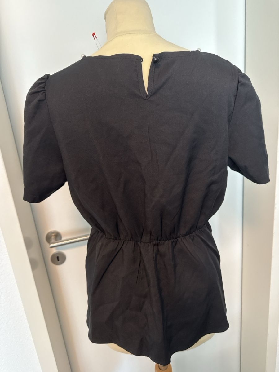 Camicette: Schwarze Bluse mit Perlen, Grösse 44, ungetragen – Nuovo (secondo la descrizione) da Wolfwil venduto da Piccola87 2