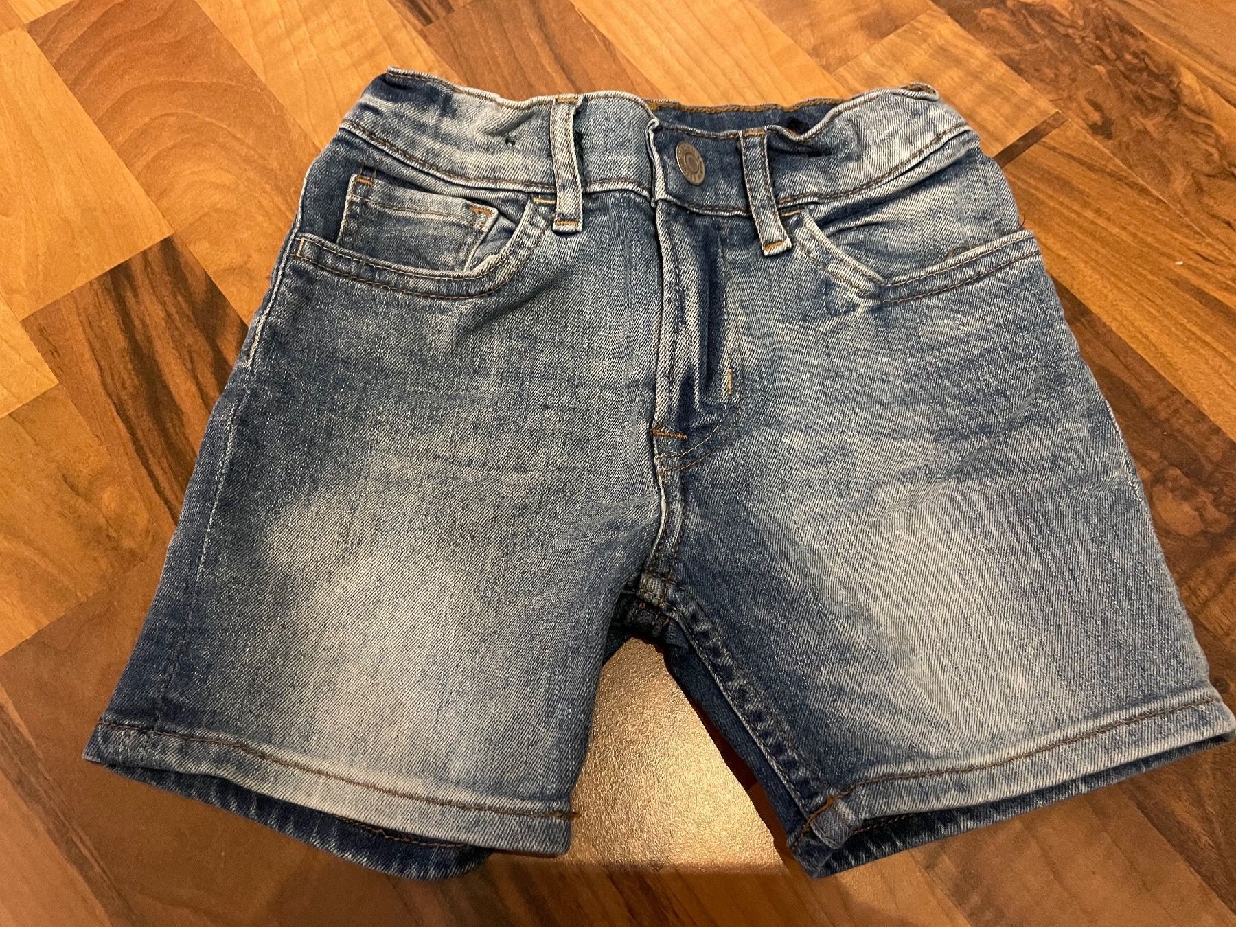 Pantaloni: Jeans Shorts Grösse 98 – Usato da Goldswil venduto da Fisel
