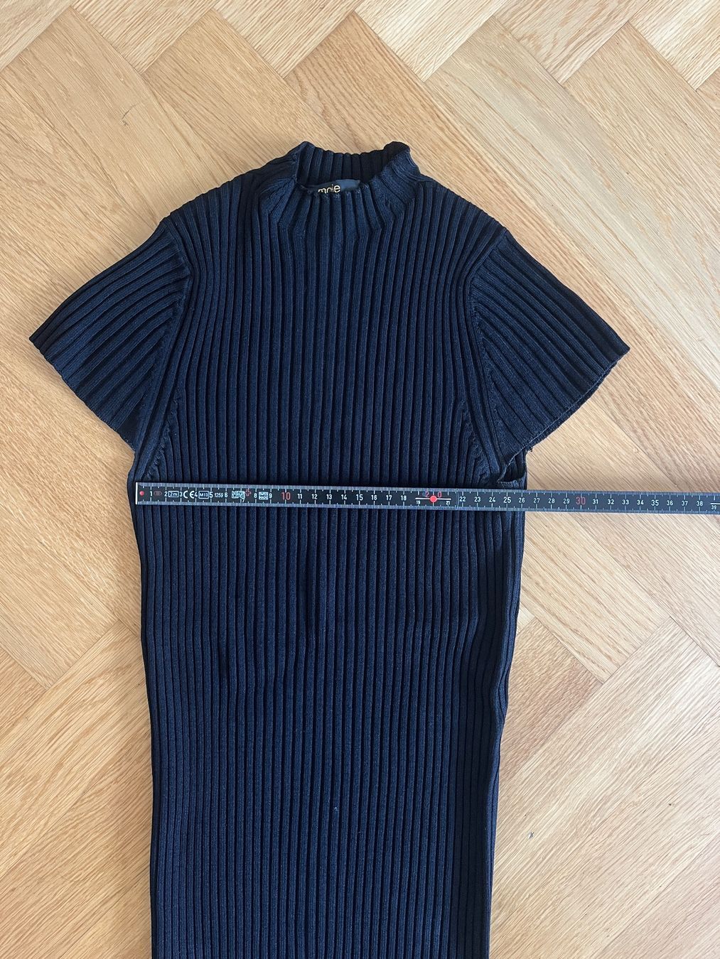 T-shirt: Maje Strickshirt Schwarz Gr. 1 Gerippter Feinstrick – Usato da Zürich venduto da bretxo 3