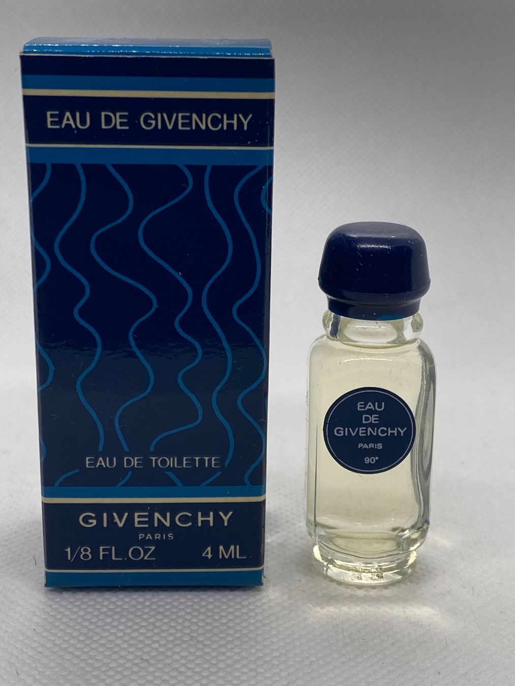 Givenchy Flaconi: Parfums miniature eau de Givenchy eau de toilette, 4ml – Nuovo e nell'imballaggio originale da Saillon venduto da Libellule7