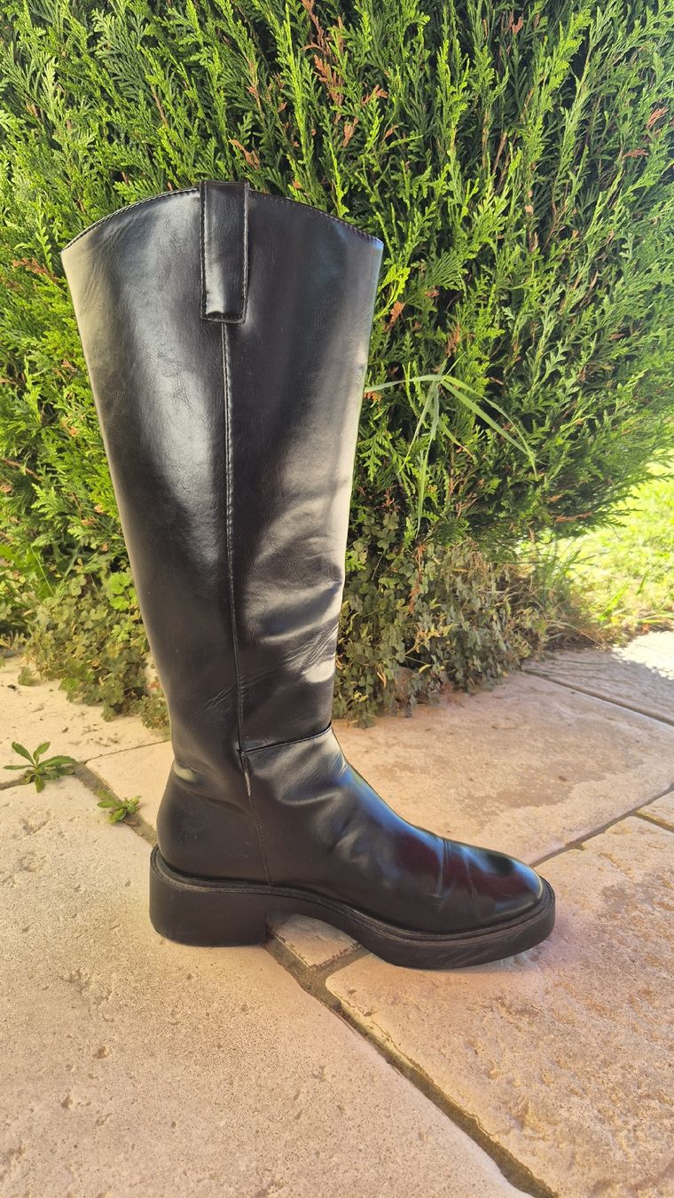 Stradivarius Chaussures femmes: Bottes hautes – D'occasion à Miège par zuf_k2z2 3