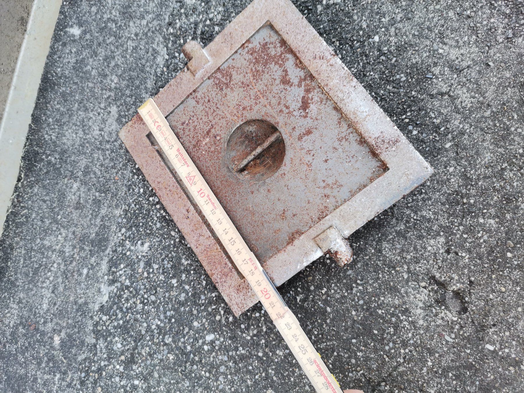 Camini: Kamintor, Metallteil, Eisenteil, Kaminabdeckung – Usato da Wiedlisbach venduto da materialkreislauf 3