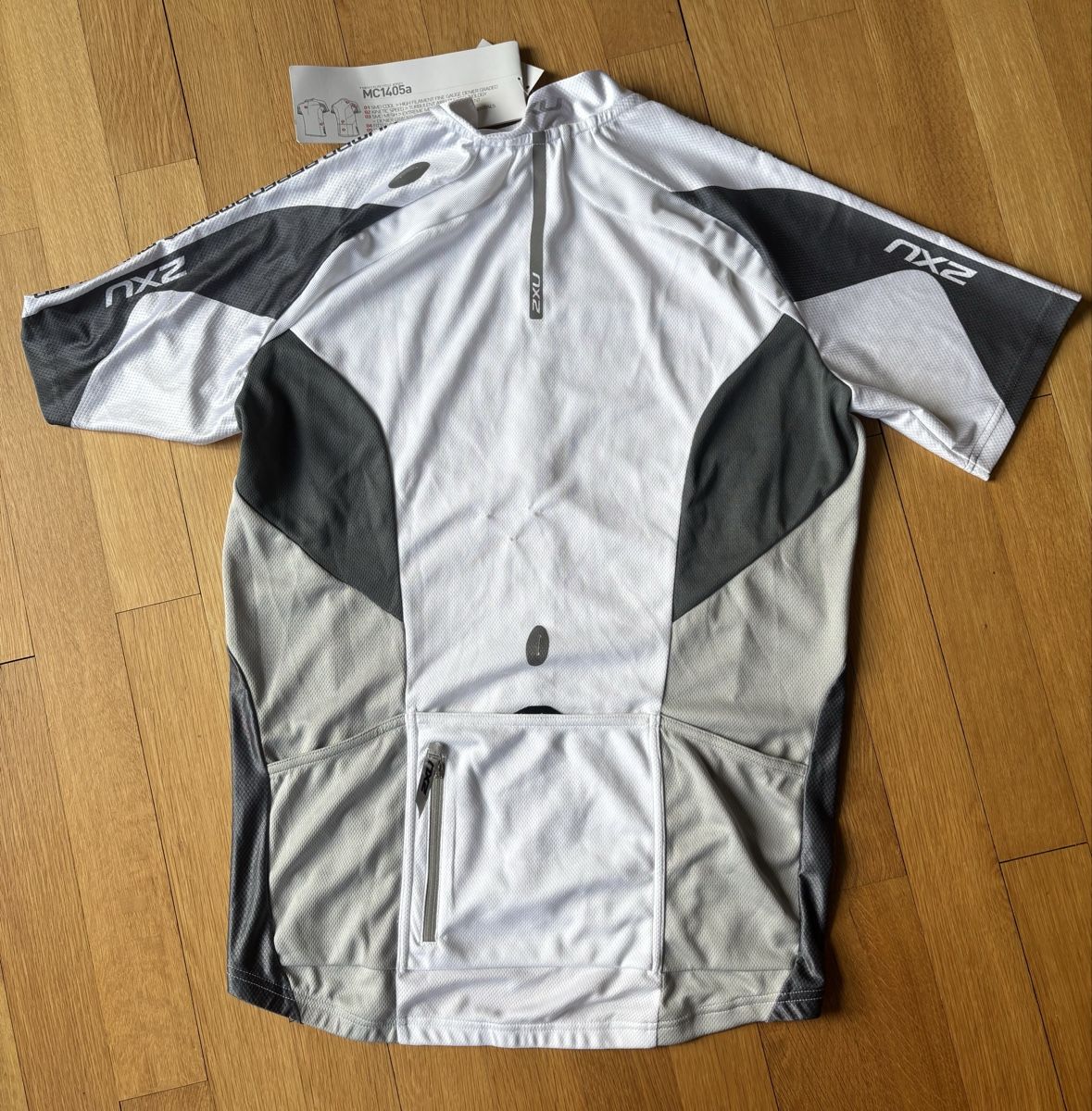 Canottiere & Pantaloni: Neues 2XU Performance Radtrikot - Grösse L – Nuovo e nell'imballaggio originale da Winterthur venduto da Patrickrun 1