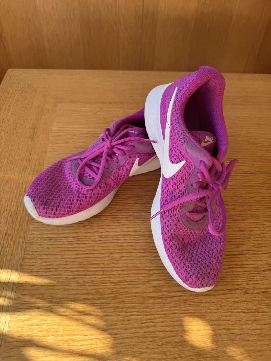 Chaussures filles: Nike scarpe da ginnastica – D'occasion à Celerina par gia_z8rb