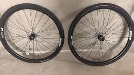 DT Swiss R470 Wheelset 700c w/ Vittoria Zaffiro Pro Tires