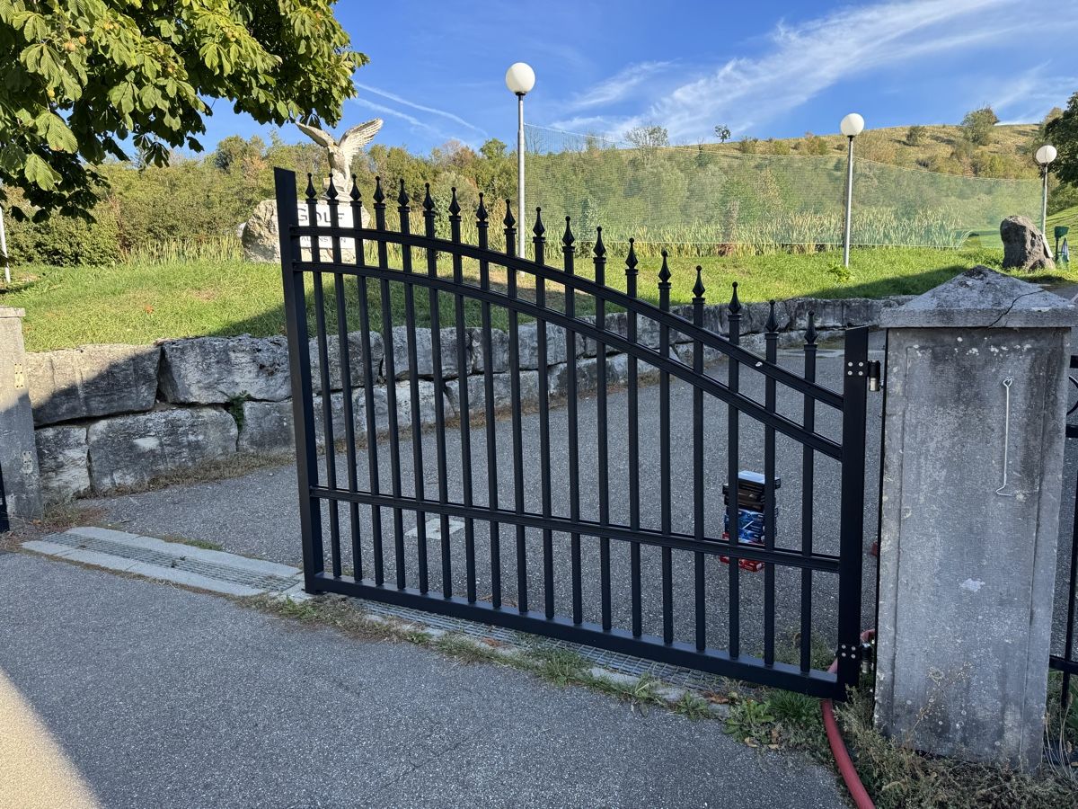 Recinzioni: Einfahrtstor aus Aluminium – Usato da Hauenstein venduto da Montecore72 4