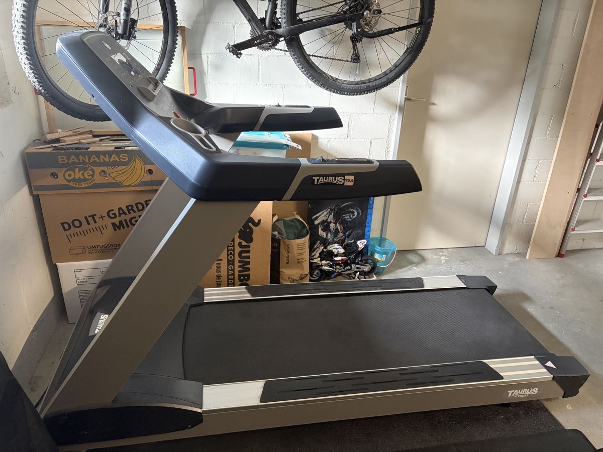 Taurus Hometrainer: Laufband TAURUS T9.9 – Gebraucht aus Lachen SZ von Good.Deal