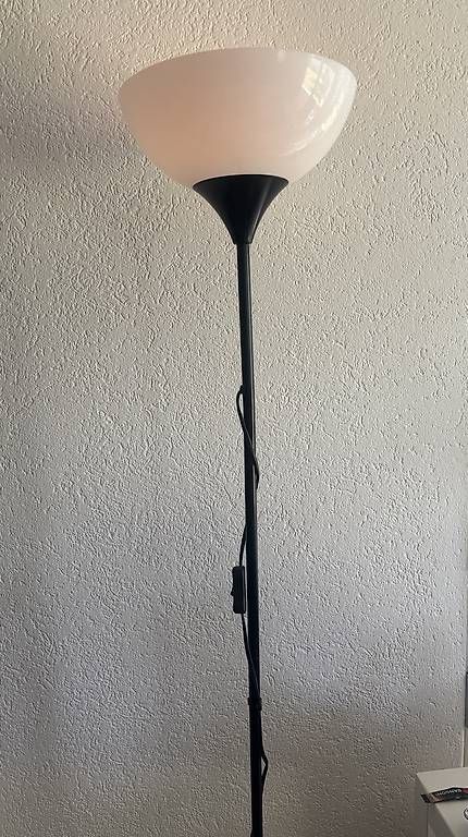 Ikea Lampade: IKEA Stehlampe – Usato da Wettingen venduto da elv_khg5