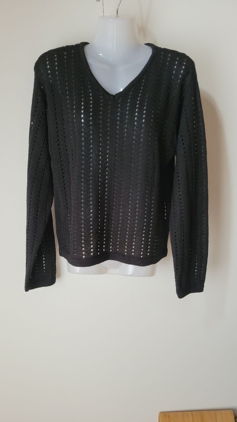 Maglioni & Felpe: Damen Pullover schwarz V-Ausschnitt Strickoptick  – Usato da Horgenberg venduto da Klatschmohnmaria 1