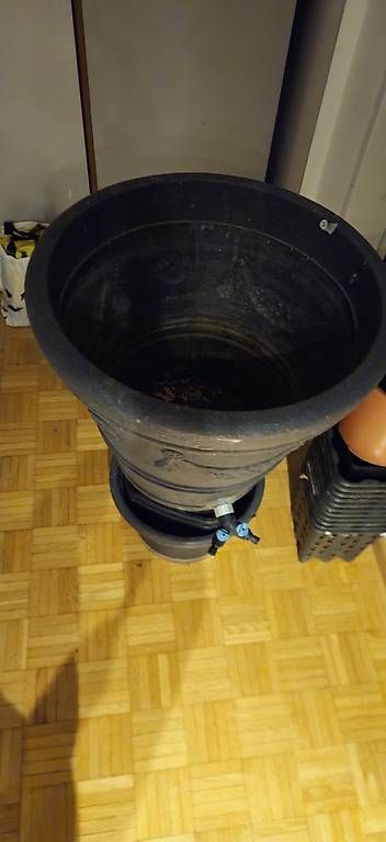 Mangimi: Kunststoff Kübel mit doppeltem Auslass  – Usato da Frenkendorf venduto da fel_vpj8 1