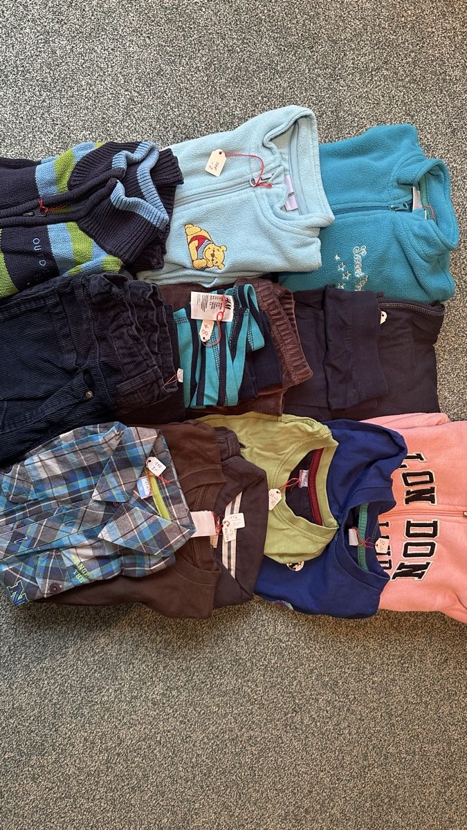 Lotti & Set di vestiti: Kleider Paket Jungen 110-116 – Usato da Rheinfelden venduto da stobifant