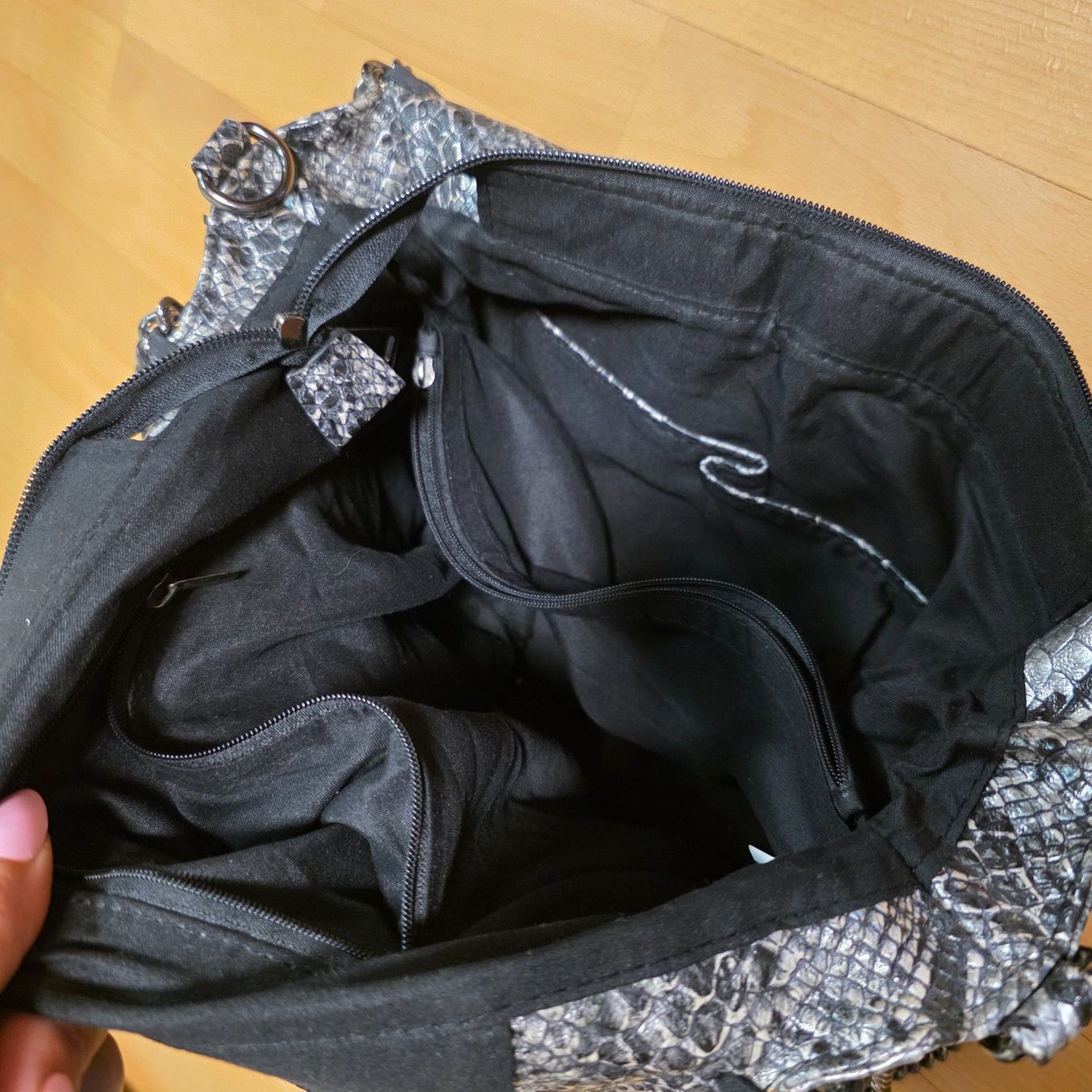 Borse da donna: Große Tasche mit Schlangenprint & Metallkette – Usato da Wald ZH venduto da CapLux 9