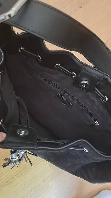 Sacs femmes: 3 schwarze Handtaschen – D'occasion à Lyss par saariinaa 2