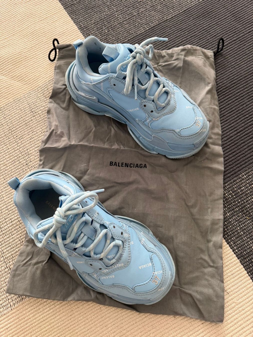 Balenciaga Scarpe da donna: Balenciaga Triple S Sneaker, hellblau – Usato da Thalwil venduto da vverinha