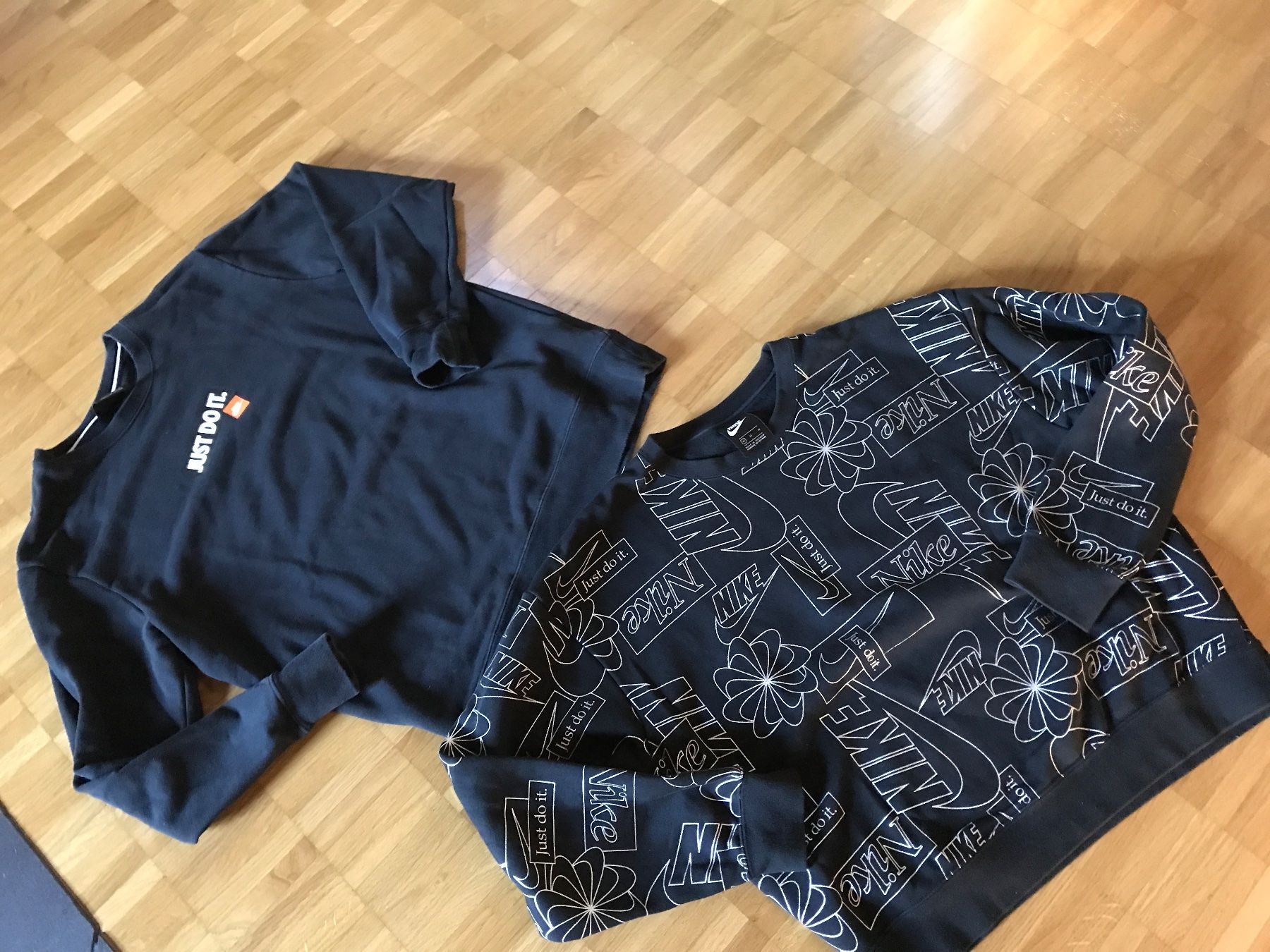 Nike Kleiderpakete & -sets: 2 Nike Pullis S/M – Gebraucht aus St. Margrethen SG von kellenbh