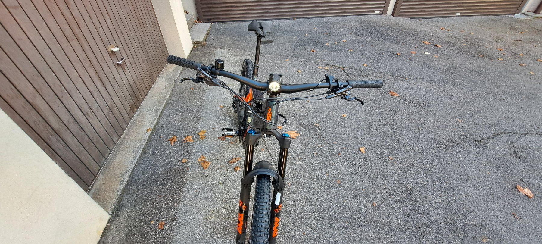 KTM Biciclette: KTM Macina Kapoho Master Fully Carbon E-Bike Shimano XT Bosc – Usato da Oberägeri venduto da 455 8