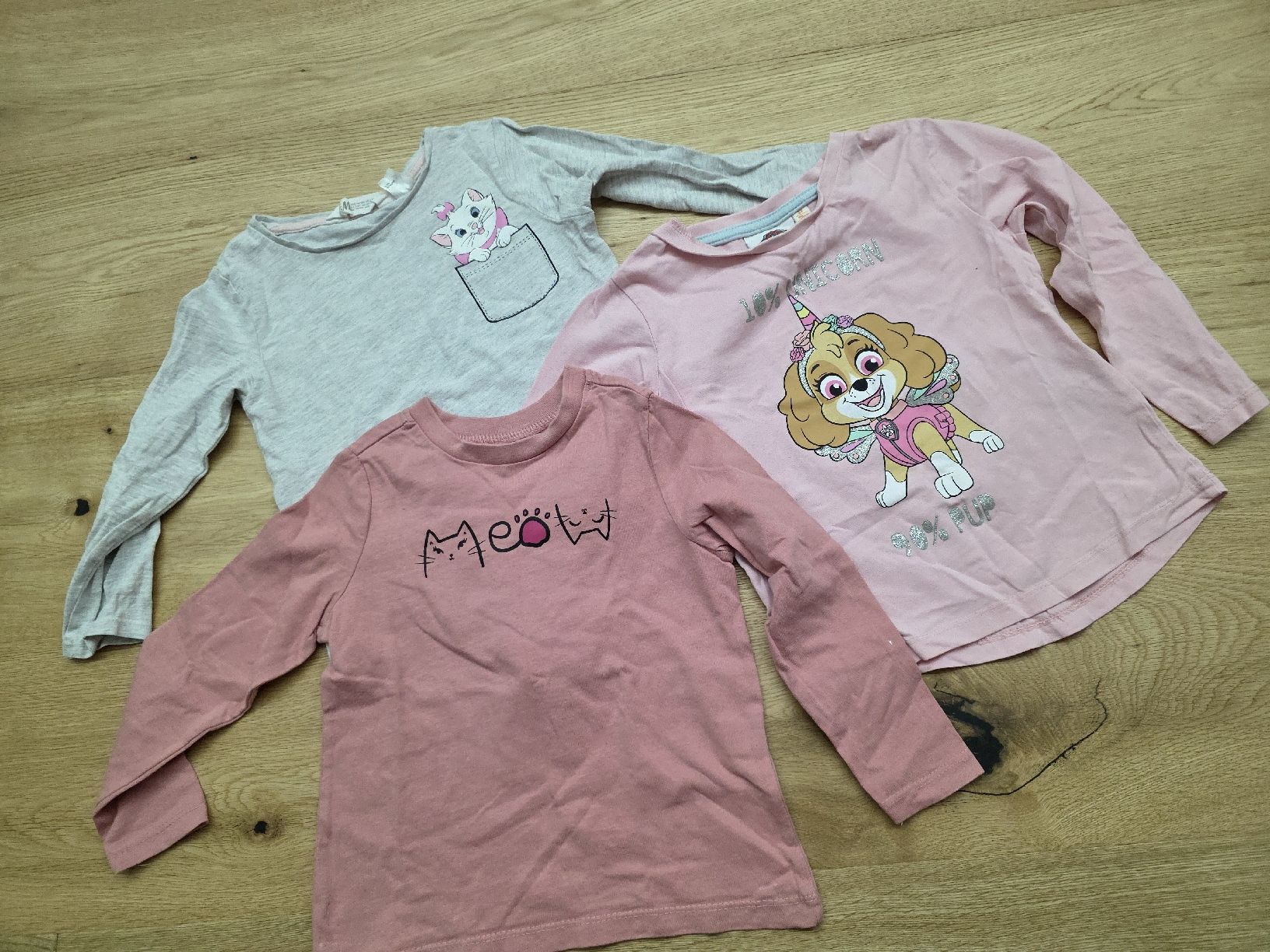 Lotti & Set di vestiti: Mädchen T-Shirts Gr. 98cm, Neuwertig – Usato da Toffen venduto da ver_x68f 7