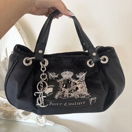 Juicy Couture Handtasche Schwarz Samt mit Charm und Pochette