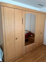 Kleiderschrank