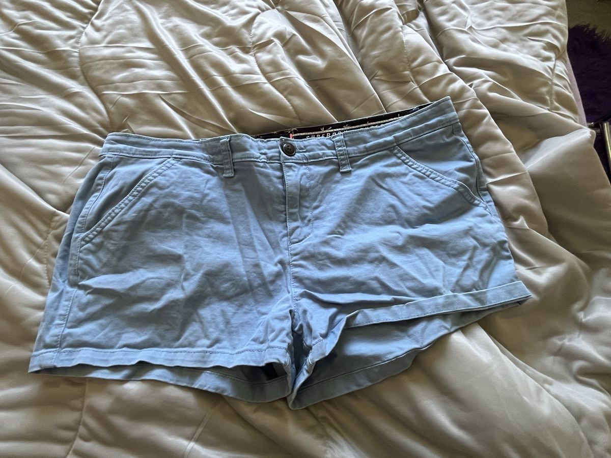 Superdry Pantaloni: Superdry Shorts Hellblau Gr. L – Usato da Giswil venduto da Mauritius9026